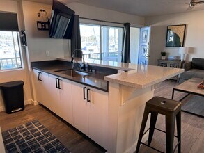 1202 N Pacific St, Unit Harbor Condo in Oceanside, CA - Building Photo - Building Photo
