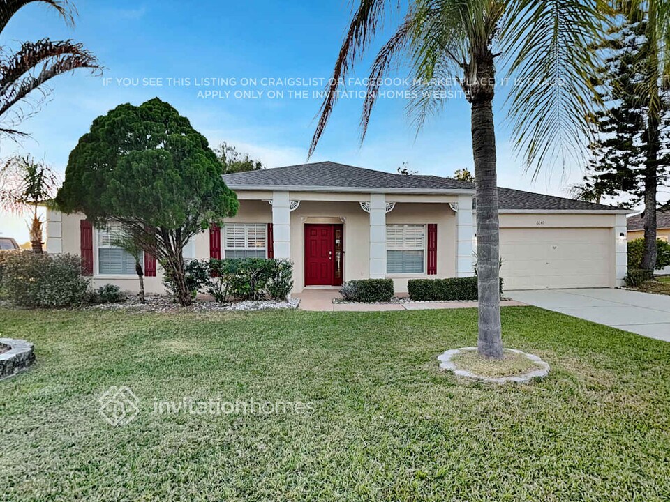 6647 Clair Shore Dr in Apollo Beach, FL - Foto de edificio