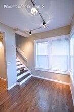 1237 Indianola Ave-Unit -B in Columbus, OH - Foto de edificio - Building Photo