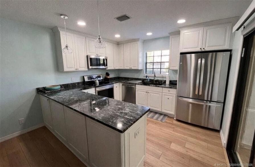 7411 SE Jamestown Terrace in Hobe Sound, FL - Building Photo