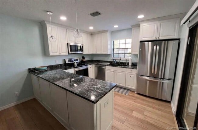 7411 SE Jamestown Terrace