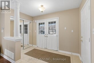42 Russell Barton Ln in Uxbridge, ON - Building Photo - Building Photo