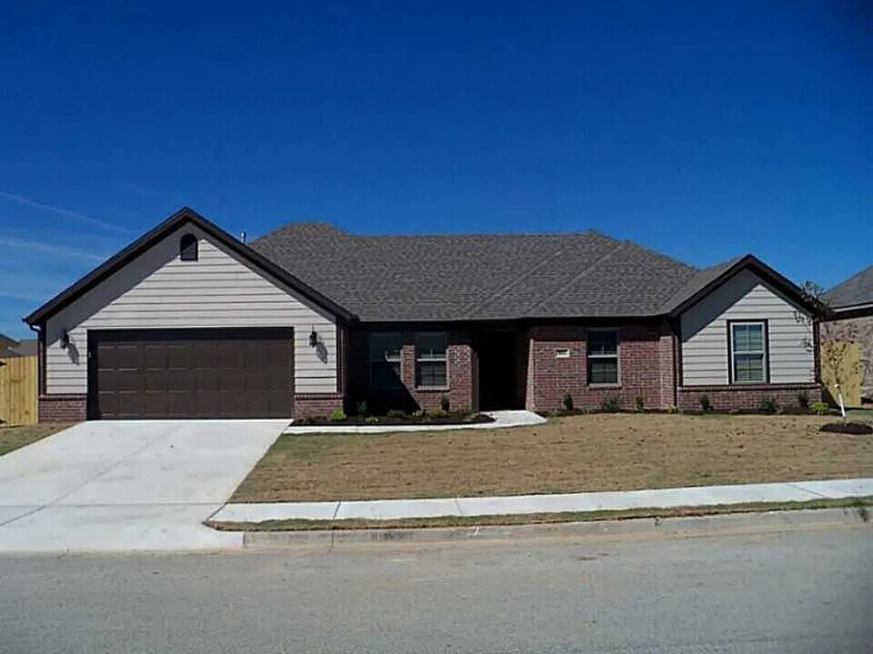 1040 Messina Way in Centerton, AR - Foto de edificio