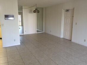 1015 Green Pine Blvd in West Palm Beach, FL - Building Photo - Building Photo