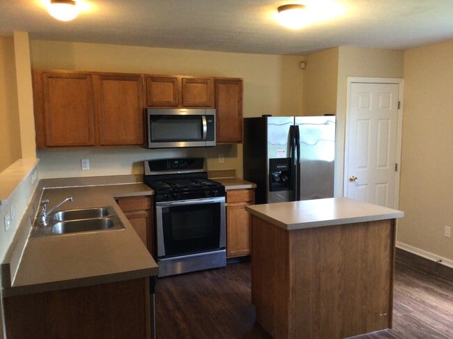 1245 Cloverview St in Blacklick, OH - Building Photo - Building Photo