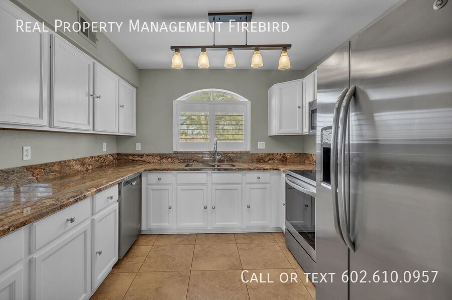 10401 N 52nd St in Paradise Valley, AZ - Building Photo