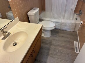 1361 E Elm St in Springfield, MO - Building Photo - Building Photo