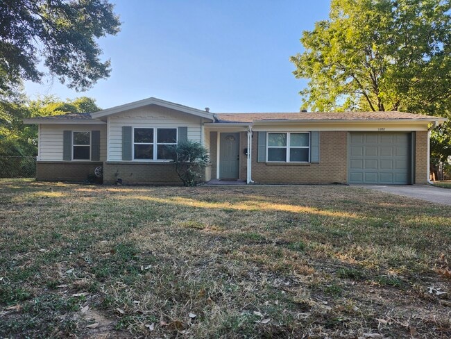 1602 Ravenwood Dr