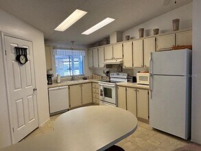 617 Webb Way in Lady Lake, FL - Building Photo - Building Photo