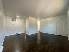 16411 Harrowgate Rd in Chester, VA - Building Photo - Building Photo
