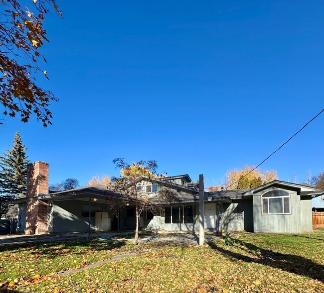 property at 1001 N Brooklane St