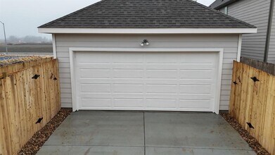 140 Hartson Dr in Taylor, TX - Building Photo - Building Photo