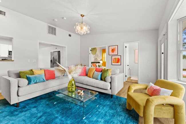 13448 88th Ave N in Seminole, FL - Foto de edificio - Building Photo