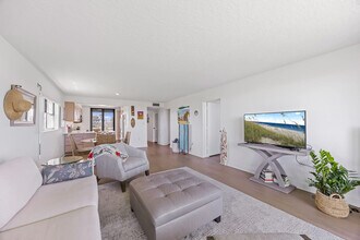 2101 S Atlantic Ave in Cocoa Beach, FL - Building Photo - Building Photo