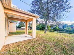 1421 Halstead Ave NW in Palm Bay, FL - Foto de edificio - Building Photo