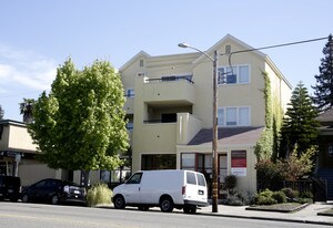 6522 Telegraph Ave in Oakland, CA - Building Photo