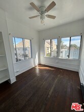 30 Dudley Ave in Los Angeles, CA - Foto de edificio - Building Photo