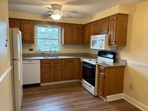 32 Chestnut Ct in Hilton, NY - Foto de edificio - Building Photo
