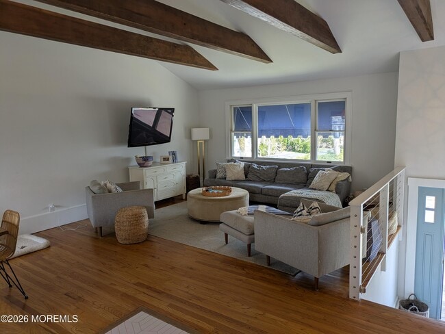 property at 2113 Edgewood Pl