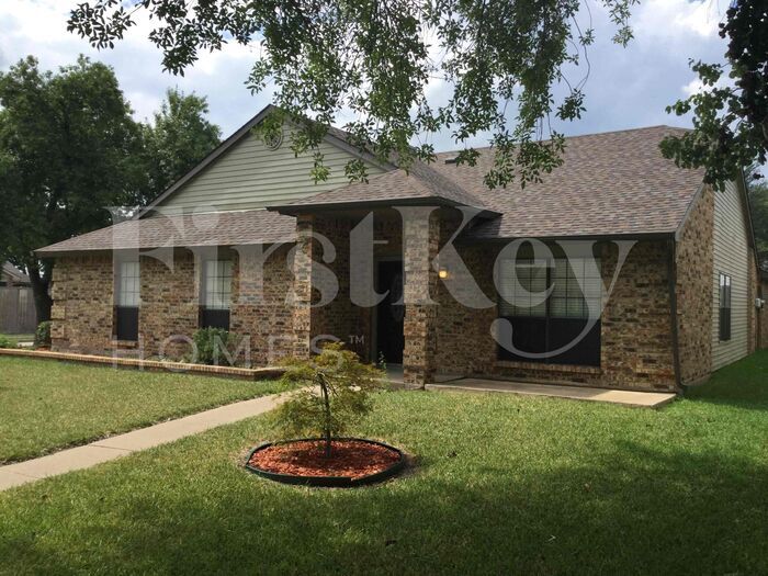 9301 Shipman St in Rowlett, TX - Building Photo