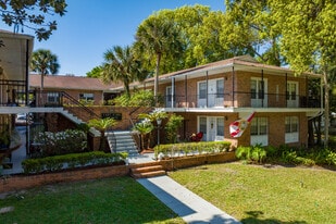 Fort King Manor in Ocala, FL - Building Photo