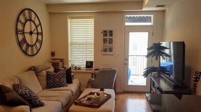 525 Adams St in Hoboken, NJ - Building Photo - Building Photo