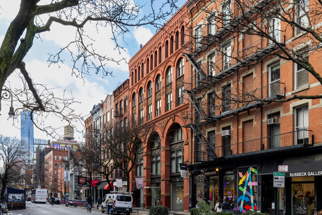 468-472 W Broadway in New York, NY - Foto de edificio - Building Photo