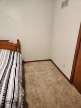 14310 S Kaw Dr in Olathe, KS - Building Photo - Building Photo