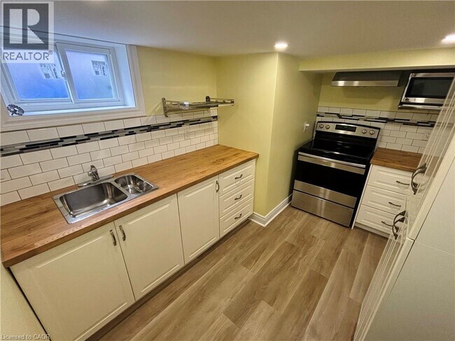 465 Upper Sherman Ave in Hamilton, ON - Building Photo - Building Photo