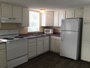 24 Roberta St in Stock Island, FL - Building Photo - Building Photo