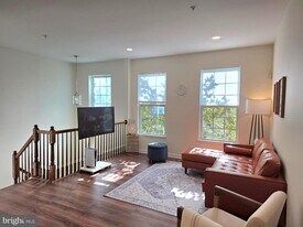 8245 Macintosh Ct in Jessup, MD - Building Photo