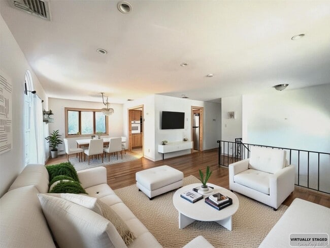 3 Flower Ln in Glen Cove, NY - Building Photo - Building Photo
