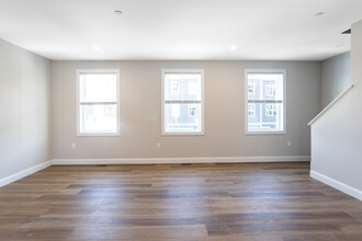Bayberry Commons in Rochester, NH - Foto de edificio - Interior Photo