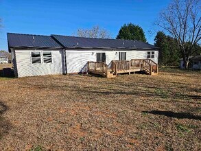 2044 Sandy Ford Rd in Chesnee, SC - Building Photo - Building Photo