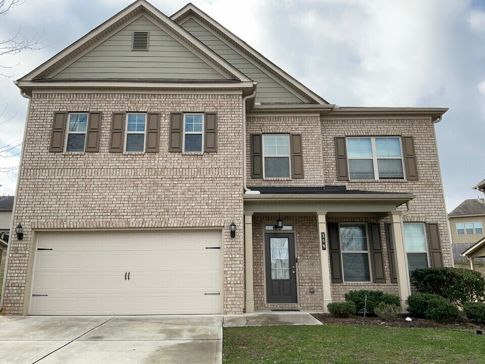 199 High Trail Pass in Dallas, GA - Foto de edificio