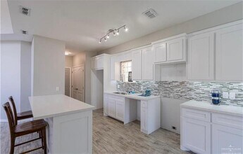 3204 Black Oak Ln in Mission, TX - Foto de edificio - Building Photo