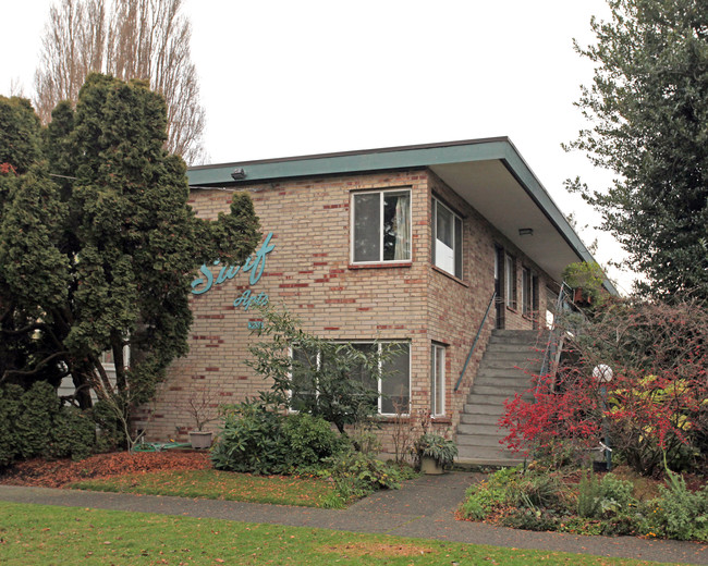 The Surf Apartments in Seattle, WA - Building Photo - Building Photo