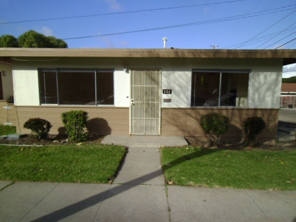 119-119 W Locust Ave in Lompoc, CA - Building Photo