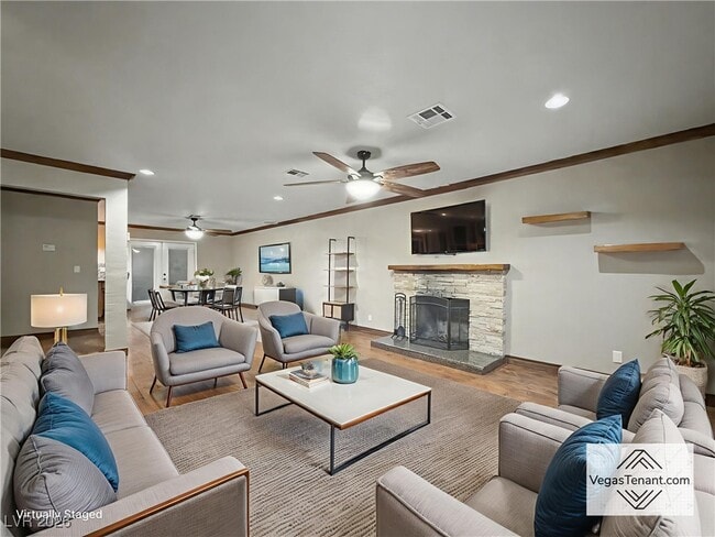 property at 4585 Casa Mia Cir