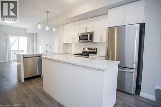 720 Grey St in Brantford, ON - Building Photo - Building Photo