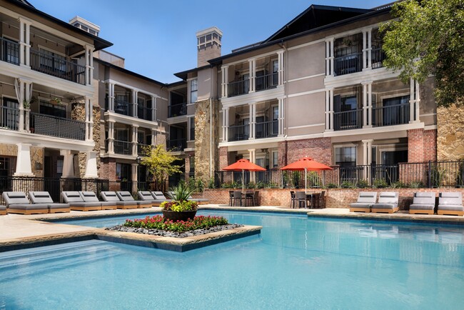 Eastbridge Apartments in Dallas, TX - Foto de edificio - Building Photo