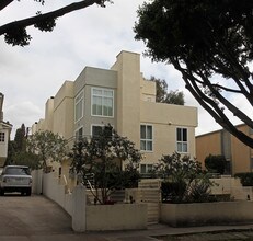 1139 Yale St in Santa Monica, CA - Foto de edificio - Building Photo