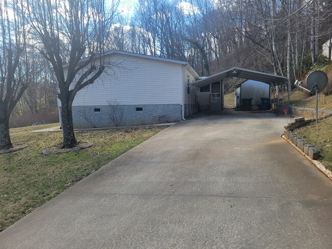 427 4th St in Waynesville, NC - Building Photo - Building Photo