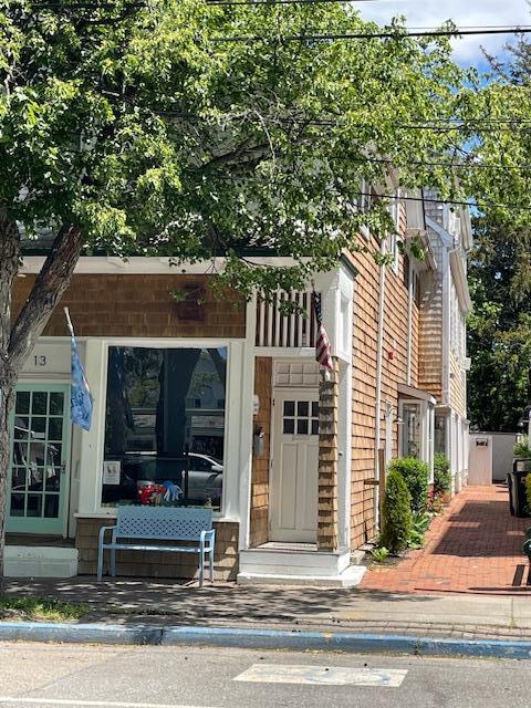 property at 13 Bellport Ln