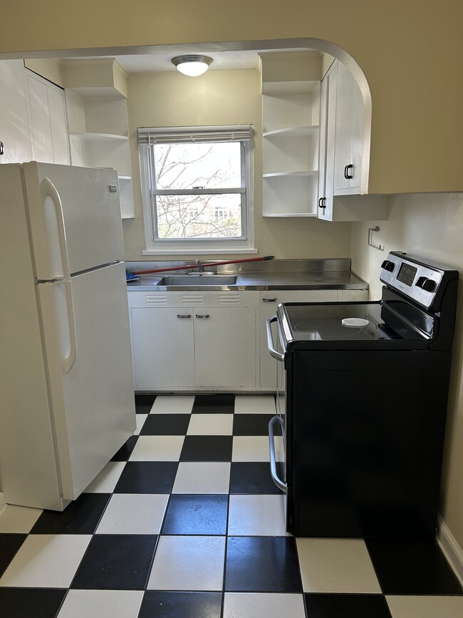 property at 877 Farmington Ave