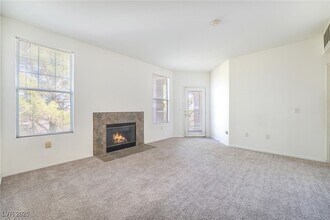 8555 W Russell Rd in Las Vegas, NV - Building Photo - Building Photo