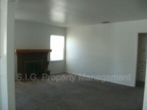 10650 Langmuir Ave in Los Angeles, CA - Building Photo - Building Photo