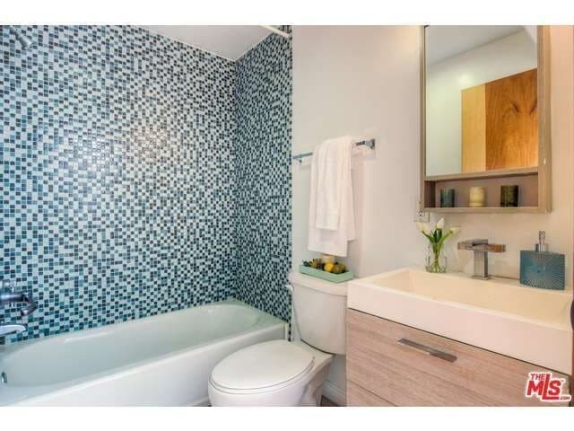 property at 5303 Satsuma Ave