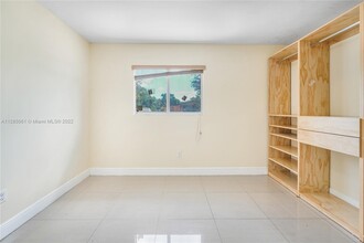2301 NW 98th St-Unit -2311 in Miami, FL - Building Photo - Building Photo