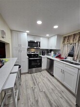 105 4th Ave NE, Unit 329 in St. Petersburg, FL - Building Photo - Building Photo